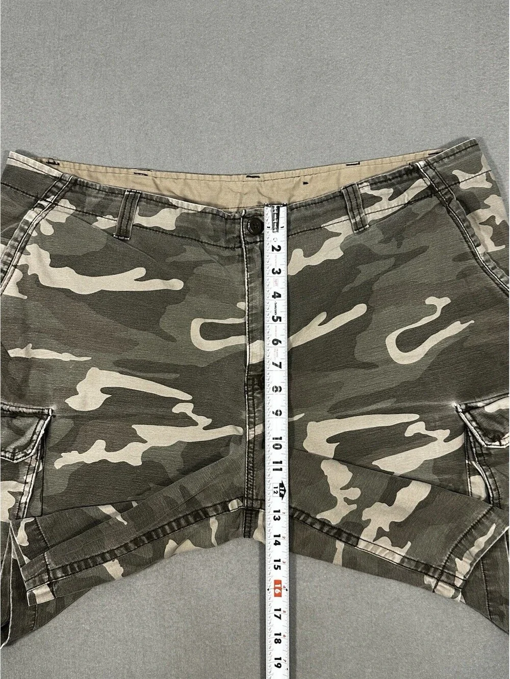 Faded Glory Mens Green Camouflage Multi Pockets Cargo Shorts SZ 42